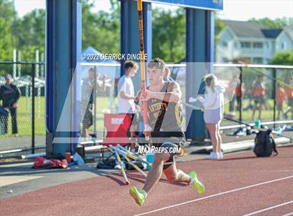 Thumbnail 3 in NYSPHAA Outdoor Track & Field Championship (Pole Vault) photogallery.