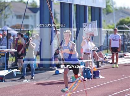 Thumbnail 2 in NYSPHAA Outdoor Track & Field Championship (Pole Vault) photogallery.