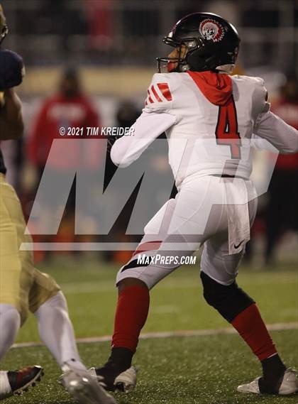 Thumbnail 3 in Bishop McDevitt vs. Aliquippa (PIAA 4A Final) photogallery.