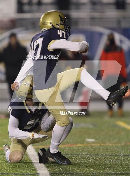 Thumbnail 3 in Bishop McDevitt vs. Aliquippa (PIAA 4A Final) photogallery.