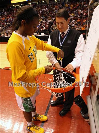 Thumbnail 2 in Hamilton vs. St. Mary's (AIA D1 Final) photogallery.