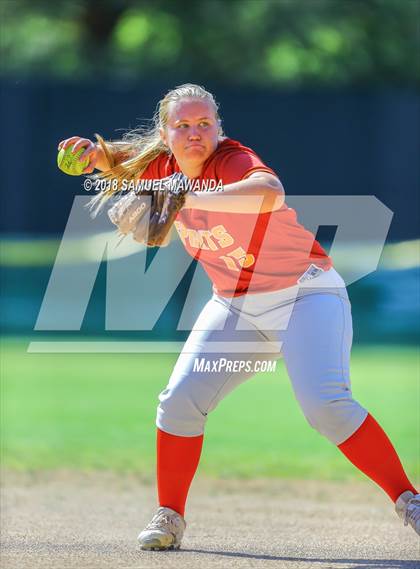 Thumbnail 3 in Sierra Canyon vs Paraclete photogallery.