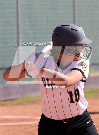Thumbnail 2 in Boulder Creek vs Gilbert (Desert Mountain Invitational) photogallery.