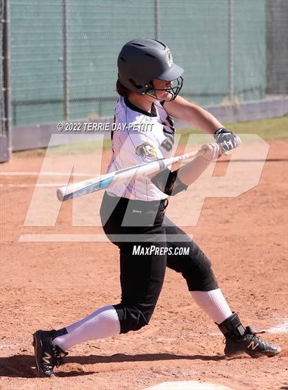 Thumbnail 2 in Boulder Creek vs Gilbert (Desert Mountain Invitational) photogallery.