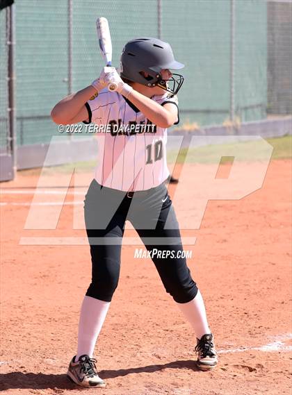 Thumbnail 3 in Boulder Creek vs Gilbert (Desert Mountain Invitational) photogallery.