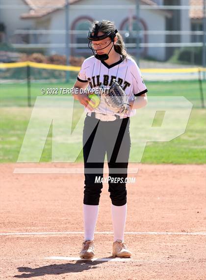 Thumbnail 2 in Boulder Creek vs Gilbert (Desert Mountain Invitational) photogallery.