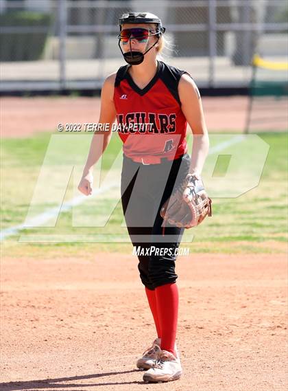 Thumbnail 3 in Boulder Creek vs Gilbert (Desert Mountain Invitational) photogallery.