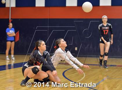 Thumbnail 2 in Calvary Christian vs. Carrollwood Day (Indian Rocks Pre-Season Varsity Tournament) photogallery.