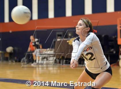 Thumbnail 3 in Calvary Christian vs. Carrollwood Day (Indian Rocks Pre-Season Varsity Tournament) photogallery.
