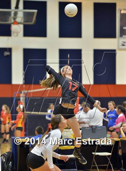 Thumbnail 3 in Calvary Christian vs. Carrollwood Day (Indian Rocks Pre-Season Varsity Tournament) photogallery.