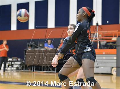 Thumbnail 3 in Calvary Christian vs. Carrollwood Day (Indian Rocks Pre-Season Varsity Tournament) photogallery.