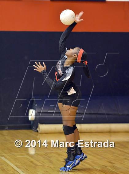 Thumbnail 2 in Calvary Christian vs. Carrollwood Day (Indian Rocks Pre-Season Varsity Tournament) photogallery.