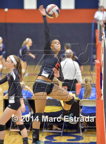Thumbnail 3 in Calvary Christian vs. Carrollwood Day (Indian Rocks Pre-Season Varsity Tournament) photogallery.