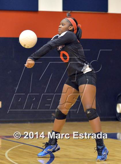 Thumbnail 3 in Calvary Christian vs. Carrollwood Day (Indian Rocks Pre-Season Varsity Tournament) photogallery.