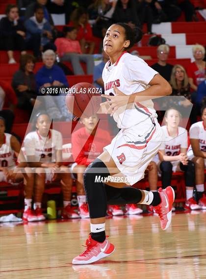 Thumbnail 1 in Harvard-Westlake vs. Redondo Union (Battle of the Beach) photogallery.