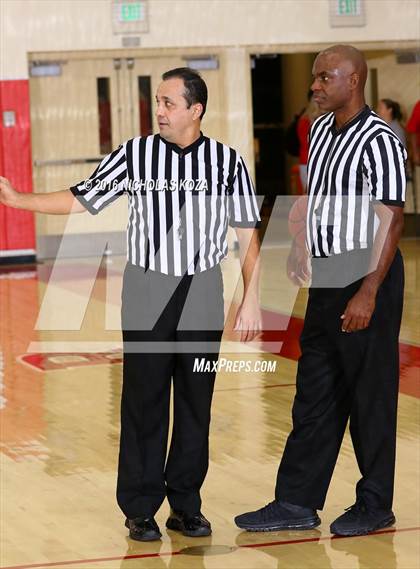 Thumbnail 3 in Harvard-Westlake vs. Redondo Union (Battle of the Beach) photogallery.