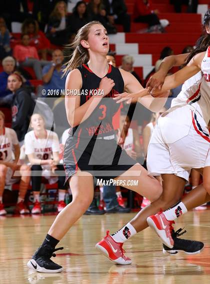 Thumbnail 2 in Harvard-Westlake vs. Redondo Union (Battle of the Beach) photogallery.