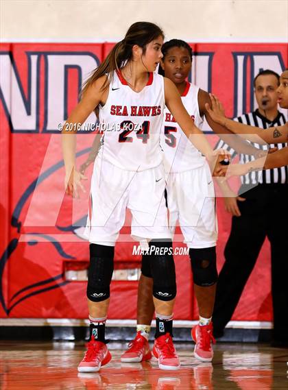 Thumbnail 3 in Harvard-Westlake vs. Redondo Union (Battle of the Beach) photogallery.