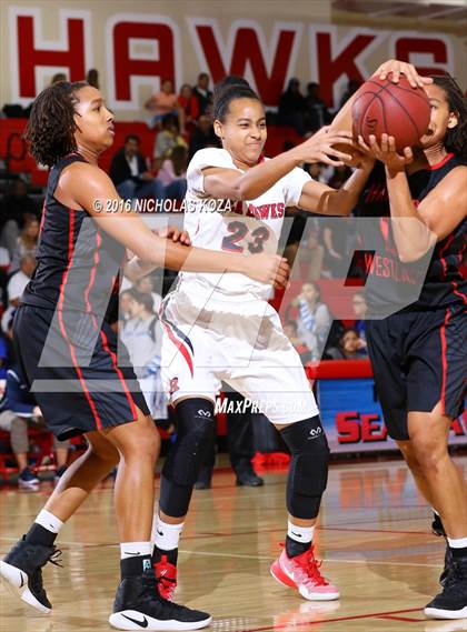 Thumbnail 2 in Harvard-Westlake vs. Redondo Union (Battle of the Beach) photogallery.