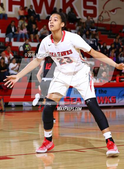 Thumbnail 3 in Harvard-Westlake vs. Redondo Union (Battle of the Beach) photogallery.