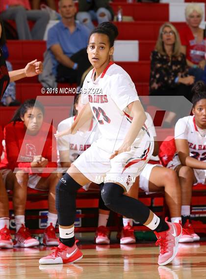 Thumbnail 2 in Harvard-Westlake vs. Redondo Union (Battle of the Beach) photogallery.