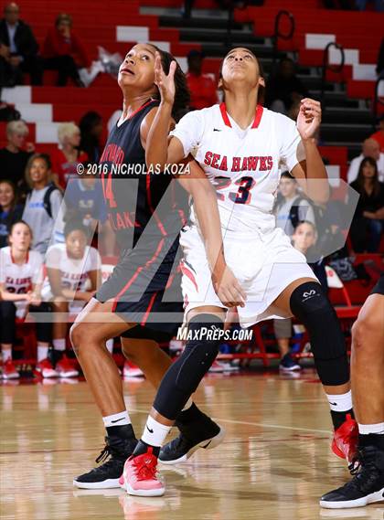 Thumbnail 3 in Harvard-Westlake vs. Redondo Union (Battle of the Beach) photogallery.
