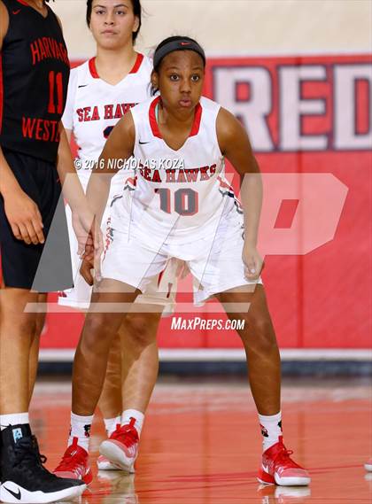 Thumbnail 2 in Harvard-Westlake vs. Redondo Union (Battle of the Beach) photogallery.