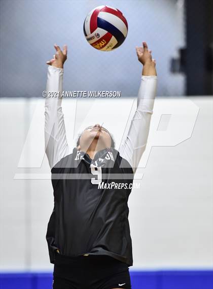 Thumbnail 1 in Hamilton vs. The First Academy (Nike Tournament of Champions) photogallery.