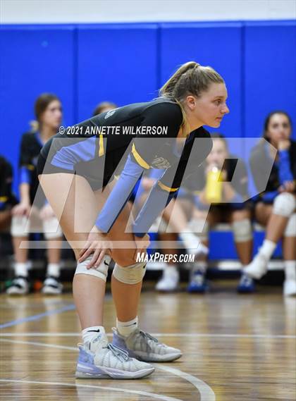 Thumbnail 1 in Hamilton vs. The First Academy (Nike Tournament of Champions) photogallery.