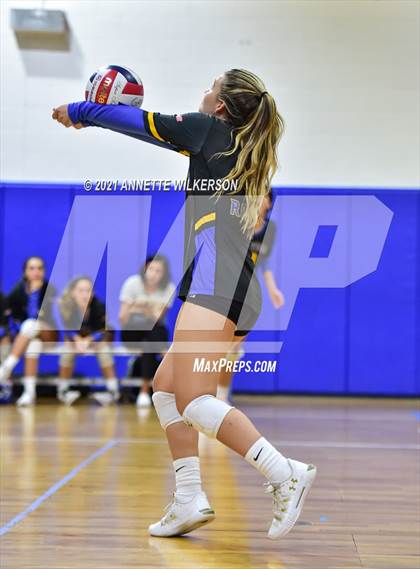 Thumbnail 3 in Hamilton vs. The First Academy (Nike Tournament of Champions) photogallery.