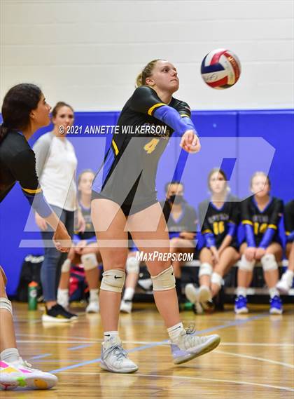 Thumbnail 1 in Hamilton vs. The First Academy (Nike Tournament of Champions) photogallery.