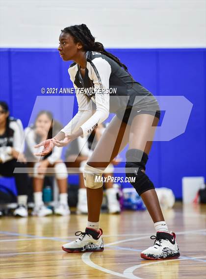 Thumbnail 3 in Hamilton vs. The First Academy (Nike Tournament of Champions) photogallery.