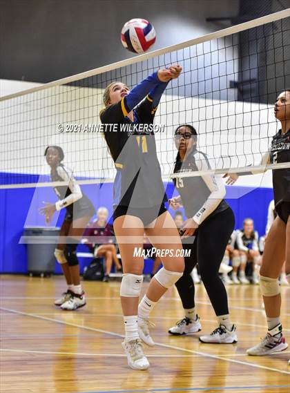 Thumbnail 2 in Hamilton vs. The First Academy (Nike Tournament of Champions) photogallery.