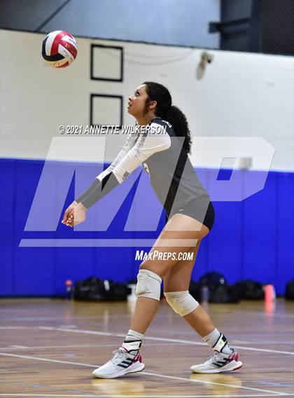 Thumbnail 1 in Hamilton vs. The First Academy (Nike Tournament of Champions) photogallery.