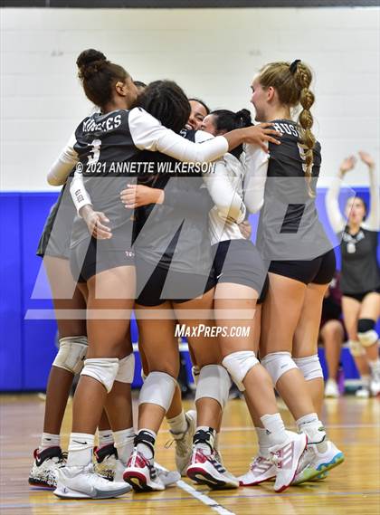 Thumbnail 3 in Hamilton vs. The First Academy (Nike Tournament of Champions) photogallery.