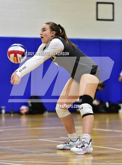 Thumbnail 1 in Hamilton vs. The First Academy (Nike Tournament of Champions) photogallery.