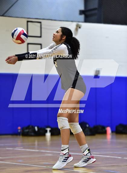 Thumbnail 2 in Hamilton vs. The First Academy (Nike Tournament of Champions) photogallery.