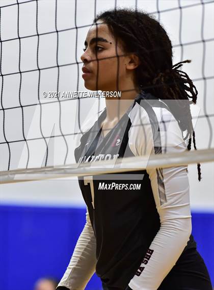 Thumbnail 1 in Hamilton vs. The First Academy (Nike Tournament of Champions) photogallery.