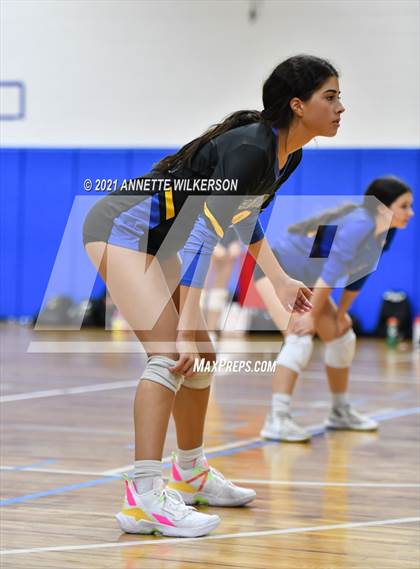Thumbnail 2 in Hamilton vs. The First Academy (Nike Tournament of Champions) photogallery.