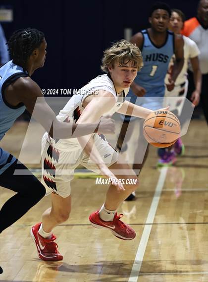 Thumbnail 2 in Huss vs. Butler photogallery.