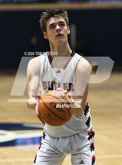 Thumbnail 3 in Huss vs. Butler photogallery.