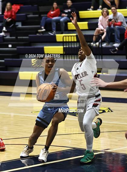 Thumbnail 2 in Huss vs. Butler photogallery.