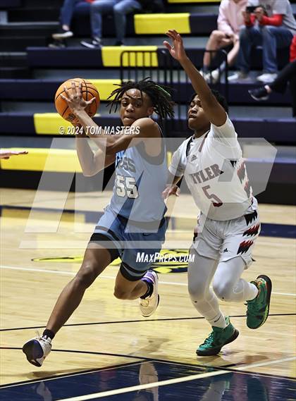 Thumbnail 1 in Huss vs. Butler photogallery.