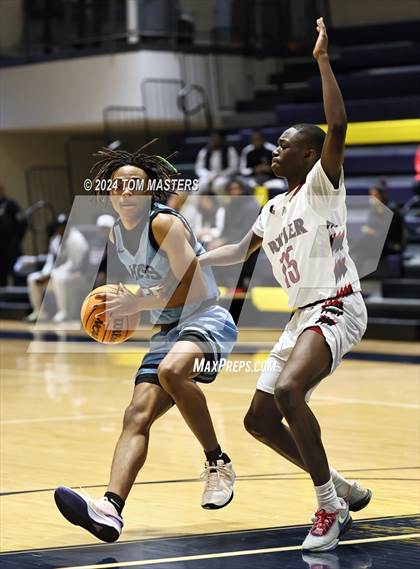 Thumbnail 1 in Huss vs. Butler photogallery.