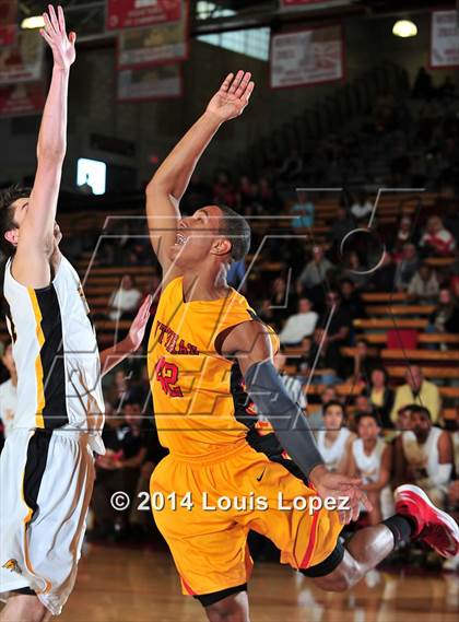 Thumbnail 2 in Orange Lutheran @ Foothill (Nike Extravaganza) photogallery.