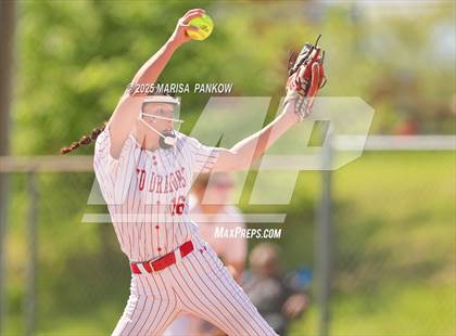 Thumbnail 2 in Auburn vs Fulton photogallery.