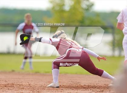 Thumbnail 2 in Auburn vs Fulton photogallery.
