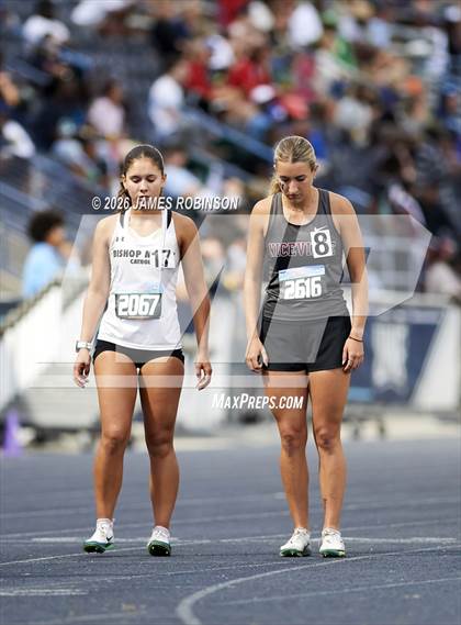 Thumbnail 1 in FHSAA Class 3A Final (800m) photogallery.