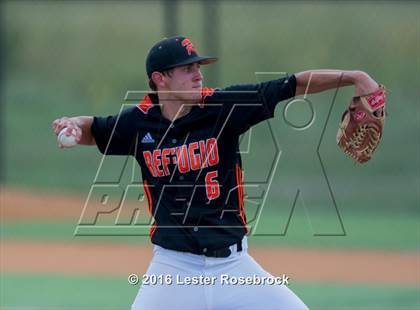 Thumbnail 1 in Center Point vs Refugio (UIL 2A Regional Quarterfinal) photogallery.