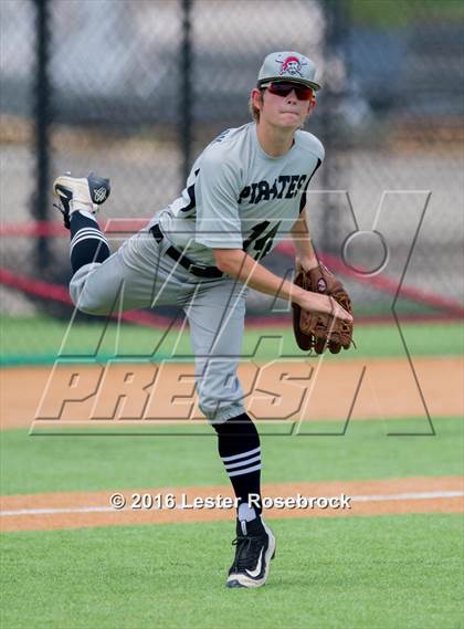 Thumbnail 3 in Center Point vs Refugio (UIL 2A Regional Quarterfinal) photogallery.